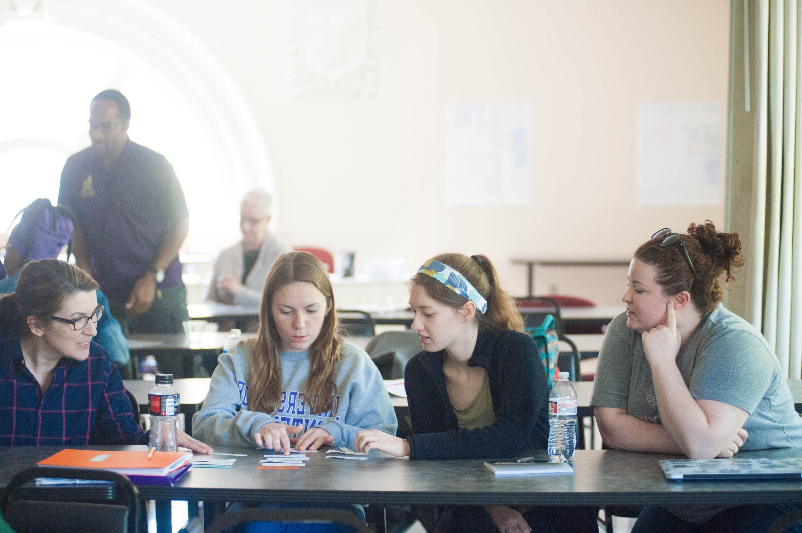 Montevallo students collaborate on a project.